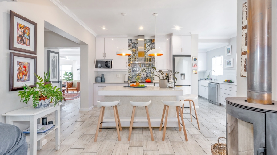 4 Bedroom Property for Sale in Struisbaai Western Cape